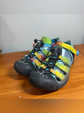 Keen Newport H2‎ Water Sandal Shoe Hiking Closed Toe Bungee Rainbow Tie Dye W6